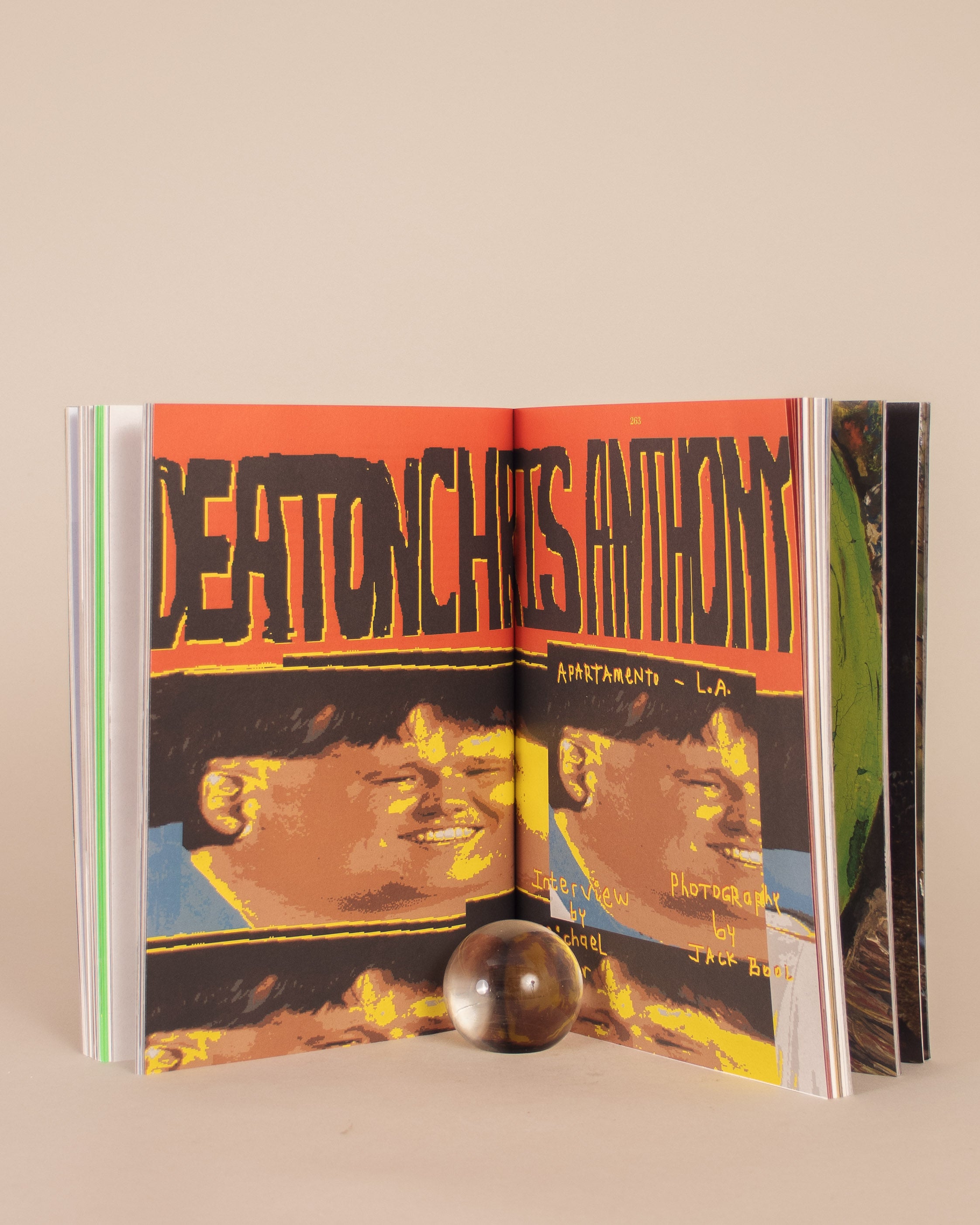 Apartamento Magazine #35 - GOOD FRIEND