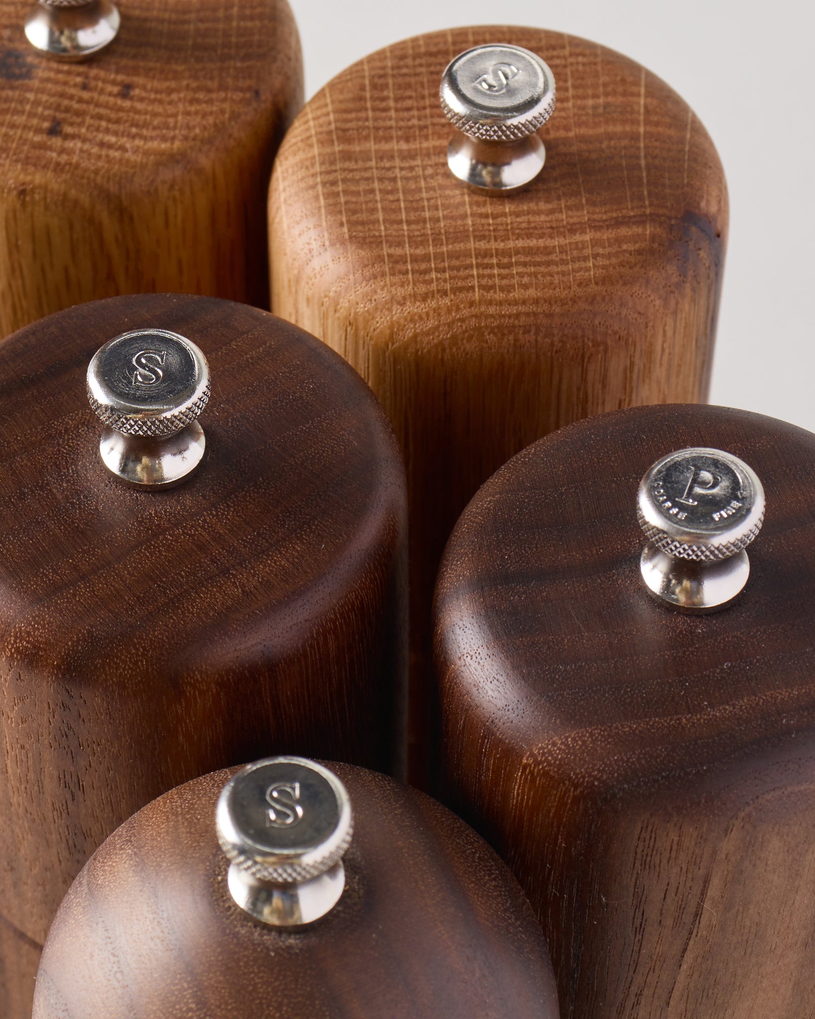 Salt and Pepper Mills in Walnut - GOOD FRIEND