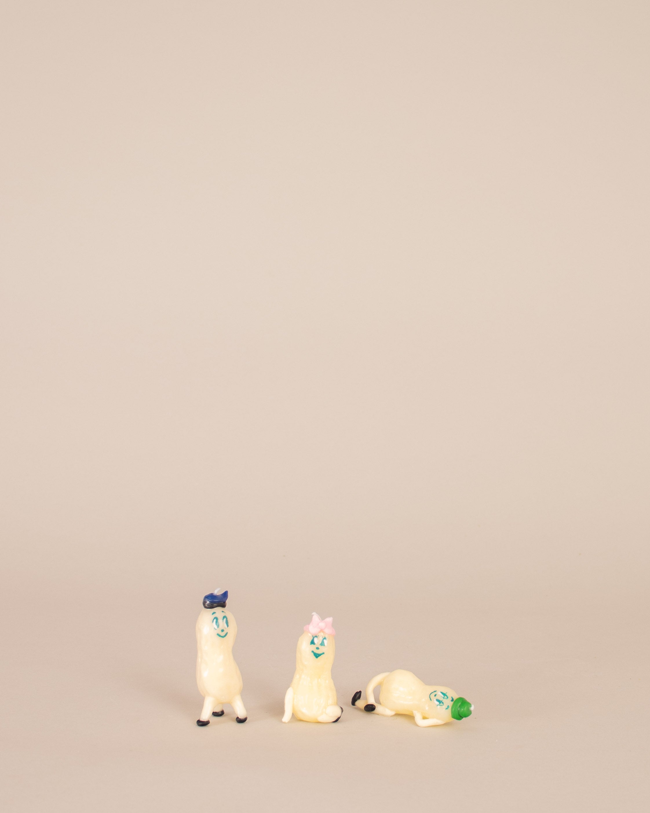 Lucy the Peanut Candle - GOOD FRIEND